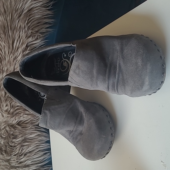 Dansko gray suede shoes size 39 - Picture 2 of 4